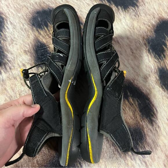 Keen Water Friendly Outdoor Hiking Sandals Men’s Size 8.5 Black - Picture 10 of 12